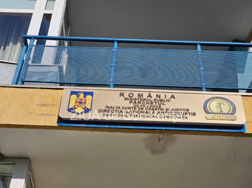 sefi din vama constanta cercetati pentru fapte de coruptie 69aa7e5985489