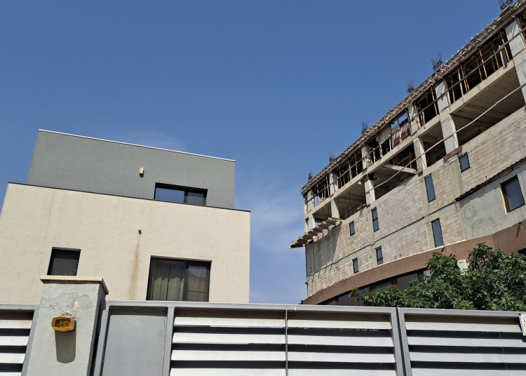 si a construit o terasa in curte fara autorizatie de la primarie iar acum este obligat prin instanta sa o demoleze 69c4816576d52