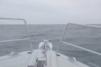 starea marii agitata complica cautarile marinarilor disparuti de pe remorcherul astana scafandrii mapn si arsvom pe mare in conditii dificile 69be6fba0e627