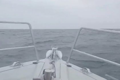 starea marii agitata complica cautarile marinarilor disparuti de pe remorcherul astana scafandrii mapn si arsvom pe mare in conditii dificile 69be6fba0e627