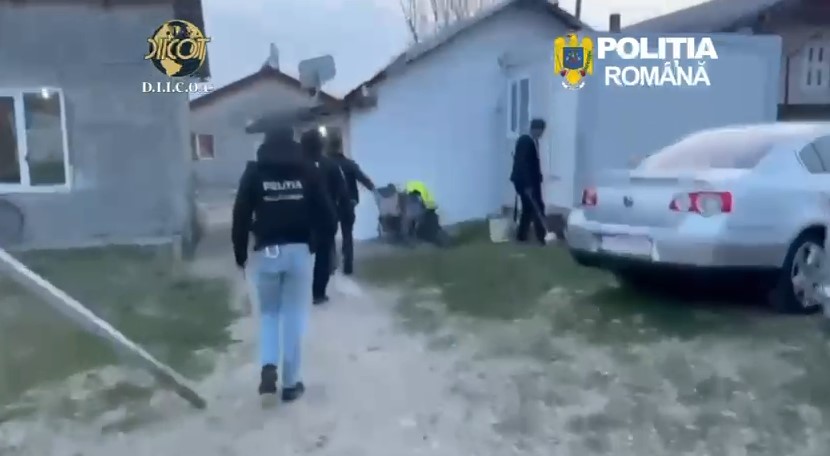 suspecti de trafic de persoane si proxenetism retinuti de procurorii diiucot 69bd7c8c3feab