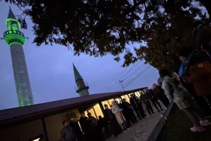 traditia sari eski pastrata de elevii tatari din tuzla valea dacilor si ciocarlia 69b1cd605b2ab