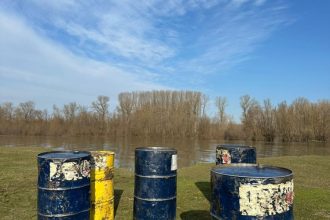 video 1 600 de litri de combustibil recuperati din dunare dupa o actiune a jandarmilor 69aae8b1a2365