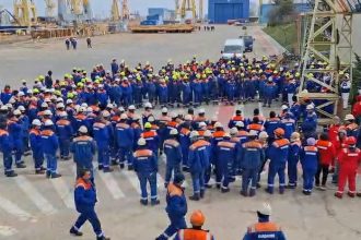 video continua protestul sindicatului liber navalistul in curtea santierului naval damen mangalia 69bd2821e9821