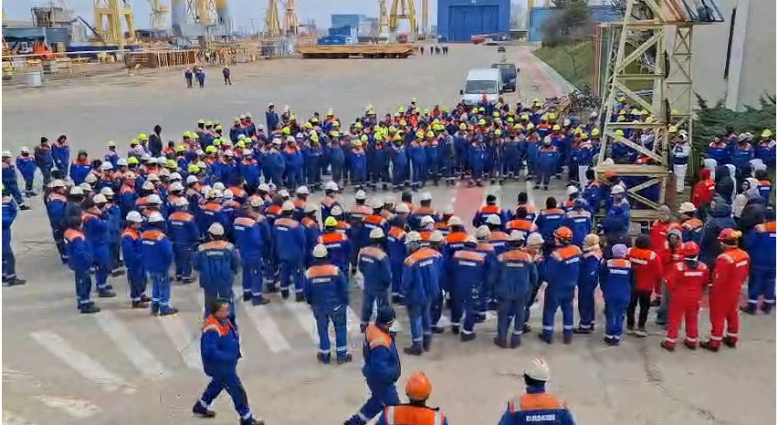 video continua protestul sindicatului liber navalistul in curtea santierului naval damen mangalia 69bd2821e9821