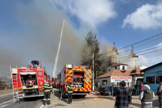 video incendiu puternic la o biserica monument istoric din prahova peste 120 de persoane s au autoevacuat 69b67fa3a34f6