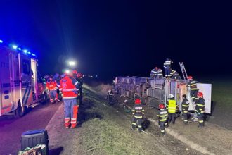 video un mort si mai multi raniti dupa ce un autocar s a rasturnat in judetul galati plan rosu activat 69be3e799fb32