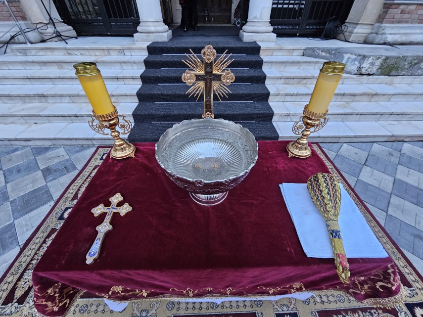 17 aprilie izvorul tamaduirii in toate bisericile si manastirile ortodoxe se savarseste slujba de sfintire a apei 69e1c840df5df