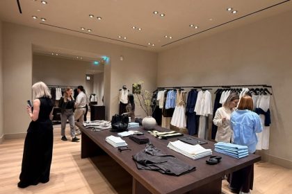 aglomeratie la deschiderea massimo dutti in city park mall 69eaa0f6e5f4c