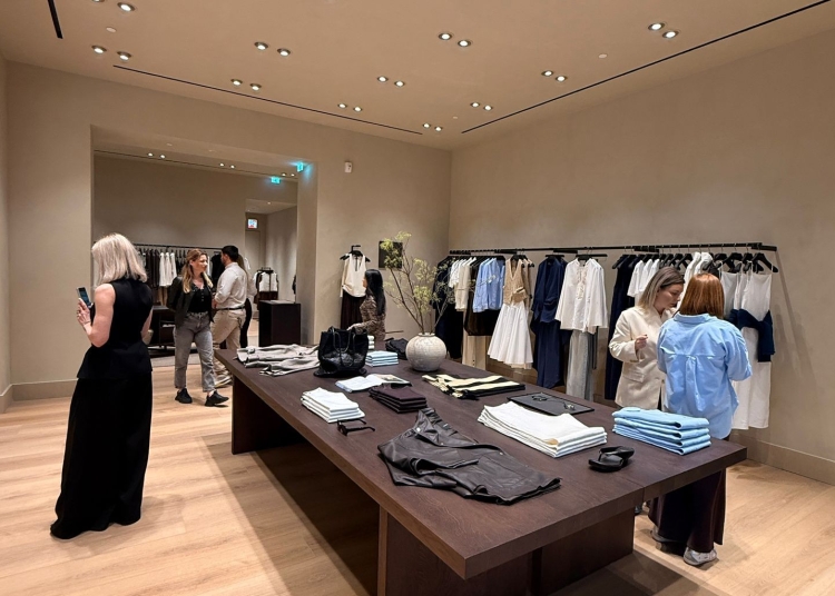 aglomeratie la deschiderea massimo dutti in city park mall 69eaa0f6e5f4c