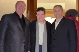 aparitie surpriza a lui nicusor dan alaturi de doi psd isti la o manastire 69dd97be63a6e