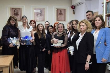 biblioteca noua rafturi pline dr adriana campeanu sprijina cultura donatie importanta de carti la lumina 69ea6fbdb5cb3