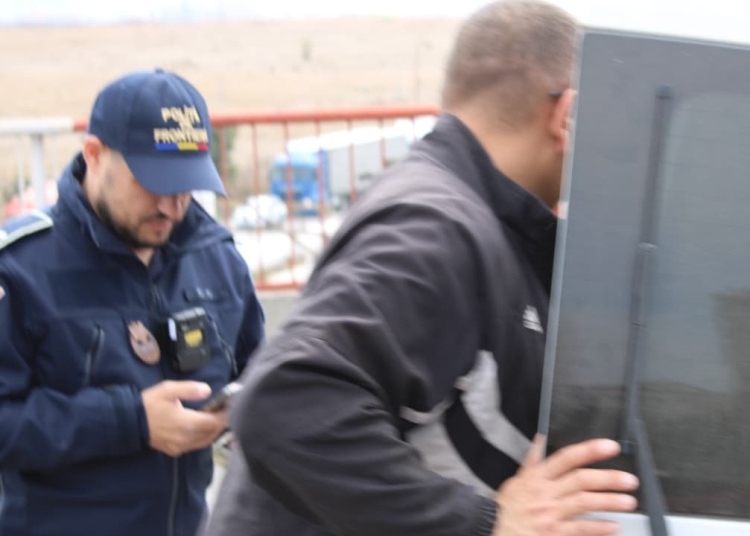 bunuri contrafacute si unelte de pescuit ilegal descoperite de politistii de frontiera constanteni in perioada floriilor ortodoxe si a pastelui catolic 69d387c956bcc