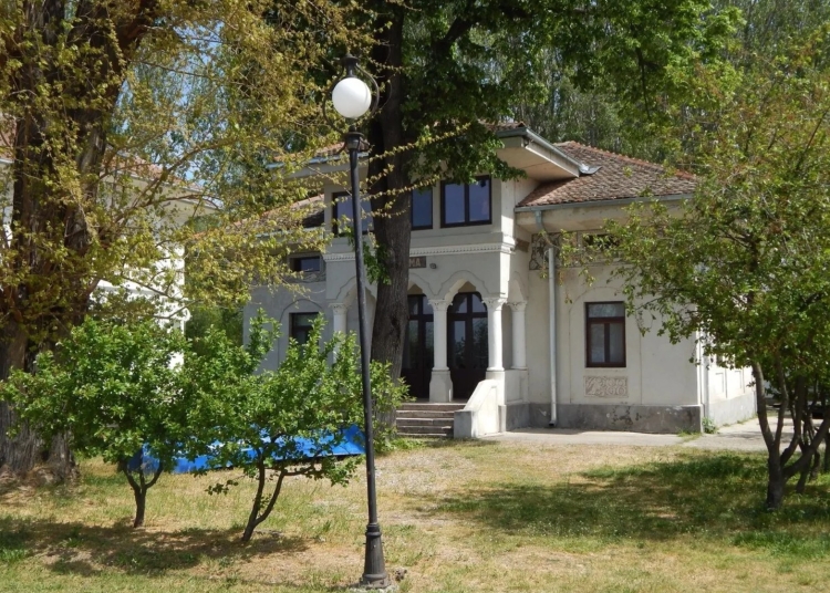 casa de la cetate a lui mircea dinescu s a facut scrum focul a fost pus cu intentie 69e391ebda1fc