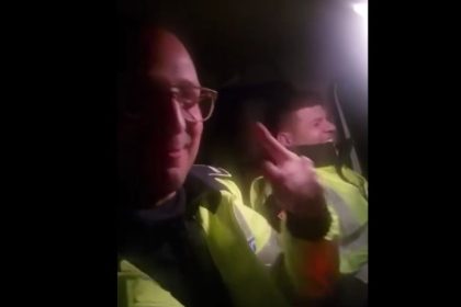 ce risca cei doi politisti din braila care s au filmat cantand manele in masina de serviciu in noaptea de inviere 69de28dcd499d