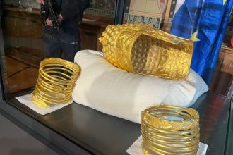 coiful de la cotofenesti si cele doua bratari dacice recuperate ajung la muzeul national de istorie a romaniei 69e0c82ec1849