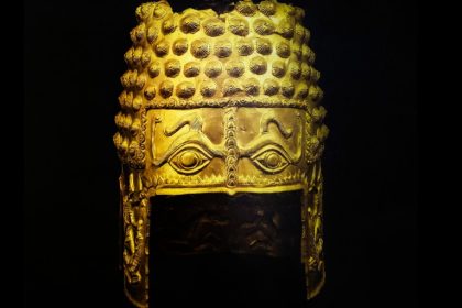 coiful de la cotofenesti si cele doua bratari de aur au ajuns in romania 69e79b4f7b40e