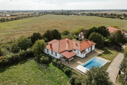 conacul kosca din secolul xix cu piscina livada si crama scos la vanzare domeniul de 20 500 mp se vinde cu 450 000 de euro 69e7f6f9edae1