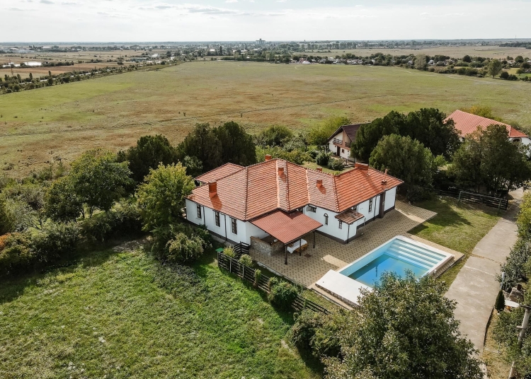 conacul kosca din secolul xix cu piscina livada si crama scos la vanzare domeniul de 20 500 mp se vinde cu 450 000 de euro 69e7f6f9edae1