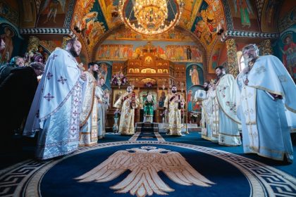 credinciosii ii praznuiesc pe sfantul sava stratilatul si alti mari mucenici ai credintei 69eb02d5b3c9f