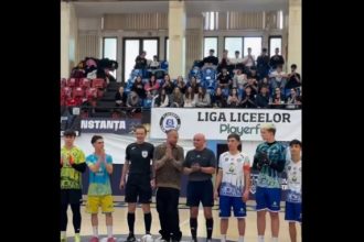 denis alibec vedeta de la farul constanta prezent la turneul local al ligii liceelor la futsal playerfy video 69e23c12524ae