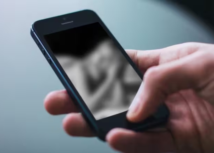 detalii exclusive din dosar minora filmata intr o scara de bloc in timpul unei partide de sex si santajata autorul un cunoscut talhar 69e968819930e