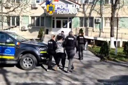 doi barbati retinuti pentru uciderea unui caine 69d746cead2f0