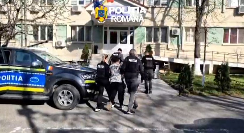 doi barbati retinuti pentru uciderea unui caine 69d746cead2f0