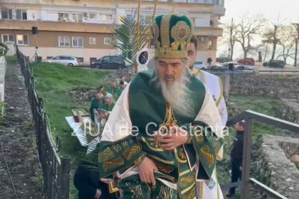duminica floriilor sarbatorita la constanta zeci de credinciosi la slujba de la catedrala 69d1f63f466ea