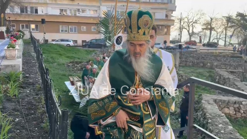duminica floriilor sarbatorita la constanta zeci de credinciosi la slujba de la catedrala 69d1f63f466ea