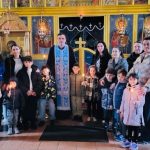 elevii din poarta alba au participat la slujba si s au impartasit 69d735e0cf85a