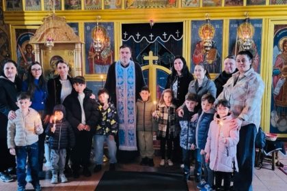 elevii din poarta alba au participat la slujba si s au impartasit 69d735e0cf85a