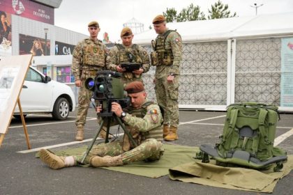 expozitie de tehnica militara organizata la vivo mall constanta de ziua fortelor terestre 69e3c285e70f5