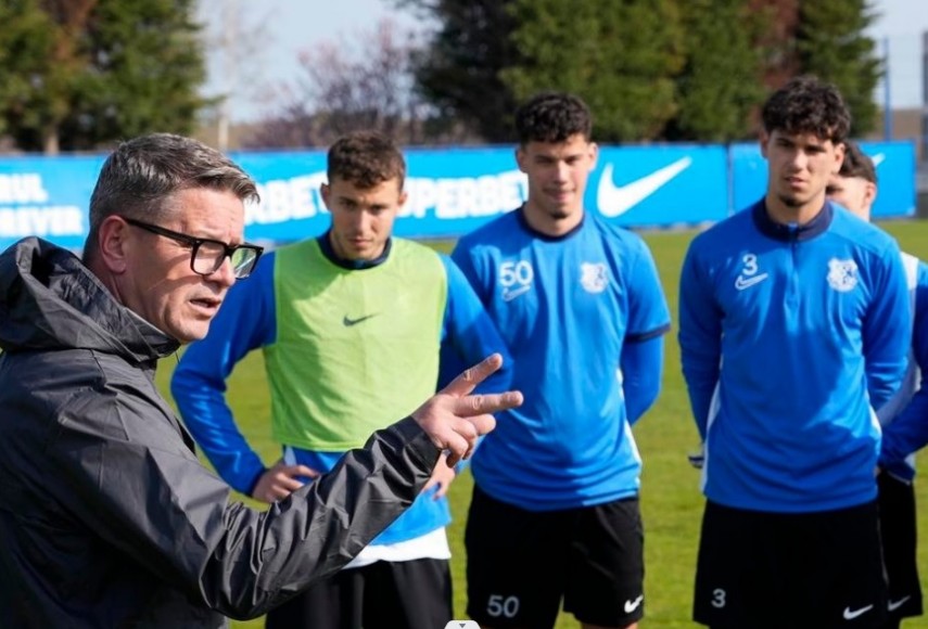 farul constanta primul antrenament cu flavius stoican noul antrenor va debuta pe banca marinarilor contra campioanei fcsb galerie foto 69dd3ff0b12b1