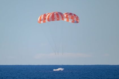 final de misiune pentru capsula orion a misiunii artemis 2 a amerizat in siguranta in oceanul pacific 69d9f46566117