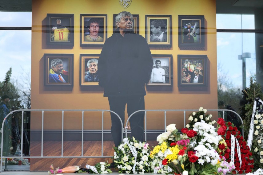 fostul presedinte traian basescu la catafalcul antrenorului mircea lucescu respect pentru mircea lucescu 69d79b2be1e15