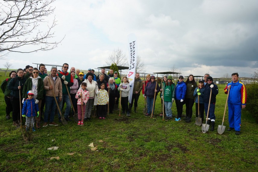 foto o noua actiune de plantare a copacilor desfasurata in comuna cumpana 69e378b21e014