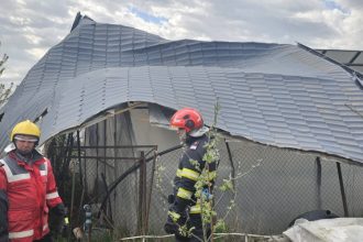 galerie foto furtuna face ravagii si in judetul suceava mii de oameni au fara curent 69ee0ff193a67