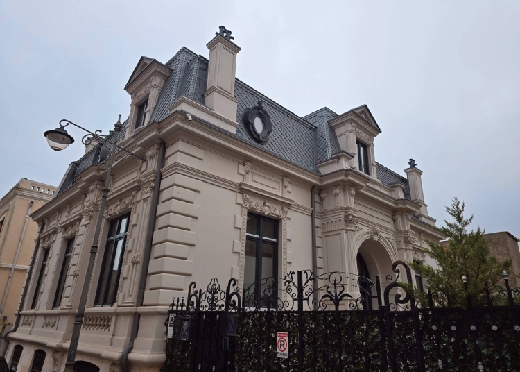 galerie foto un monument istoric construit in secolul xx este scos la vanzare a apartinut medicului pediatru aristide karatzali 69d5a4e7ac9c6