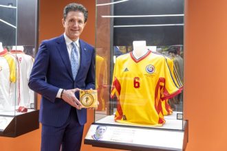 gheorghe popescu actionarul majoritar de la fcv farul constanta a lansat jocul capitanul galerie foto 69ce2176bf5ea