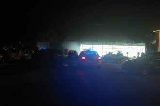 hilar dar penal s a cocotat pe scaun pe ringul de dans a cazut peste un barbat si apoi i a tras si un pumn 69d05ee79ffc0