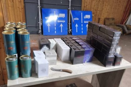 imbracaminte parfumuri si jucarii contrafacute evaluate la 207 000 de lei descoperite de politistii de frontiera constanteni 69cf7006c64bc