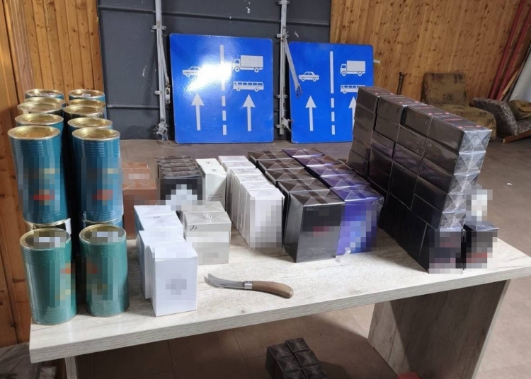 imbracaminte parfumuri si jucarii contrafacute evaluate la 207 000 de lei descoperite de politistii de frontiera constanteni 69cf7006c64bc