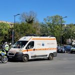 incident neobisnuit in zona dacia din municipiul constanta o femeie ar fi sarit din ambulanta aflata in mers 69ee04fd61db7