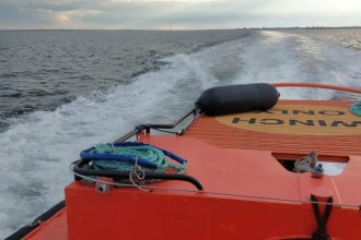 interventie arsvom cu nava sar artemis pentru un navigator care avea nevoie de ingrijiri medicale 69dc045777606