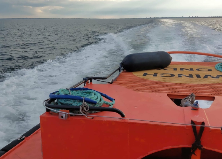 interventie arsvom cu nava sar artemis pentru un navigator care avea nevoie de ingrijiri medicale 69dc045777606