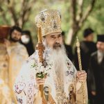 ips teodosie slujeste la manastirea dervent izvorul tamaduirii sarbatorit prin slujbe si sfintirea agheasmei mici 69e1354f60535