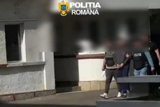 jaf la o sala de jocuri din galati atacator mascat cu cutit si complice arestati dupa furtul de peste 10 000 de lei 69e4df4594871