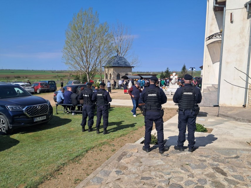 jandarmii ijj tulcea in misiune la manastirea izvorul tamaduirii din macin 69e207a23333f