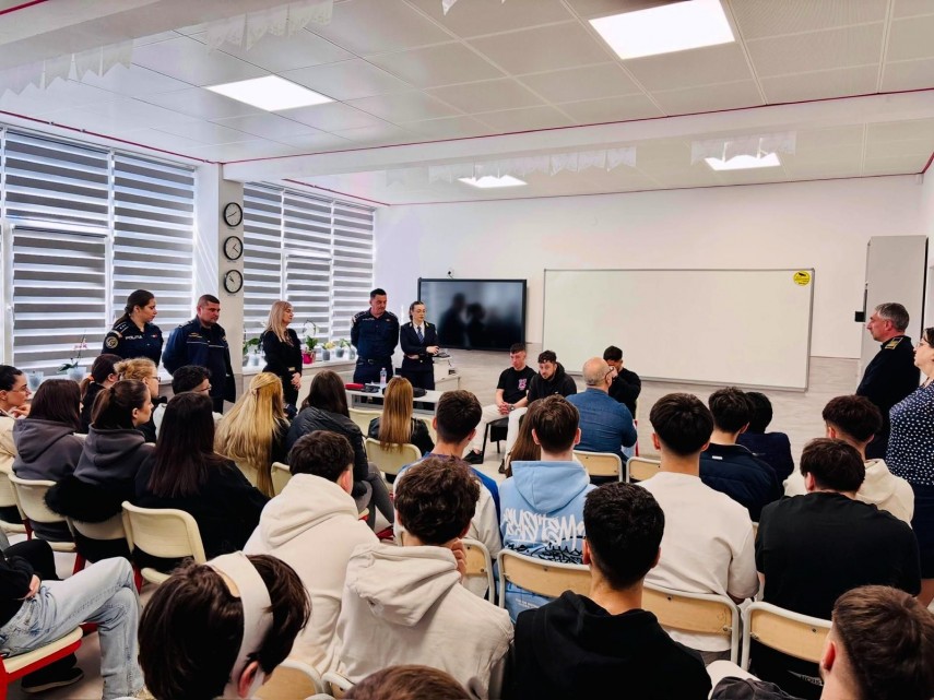 lectie de viata dura la liceul din murfatlar detinuti de la poarta alba le au vorbit elevilor despre infernul drogurilor 69e23c8b8387a